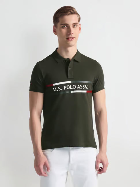 U.S. Polo Assn. Olive Cotton Slim Fit Printed Polo T-Shirt (यू.एस. पोलो ऑलिव्ह कॉटन स्लिम-फिट प्रिंटेड पोलो टी-शर्ट)