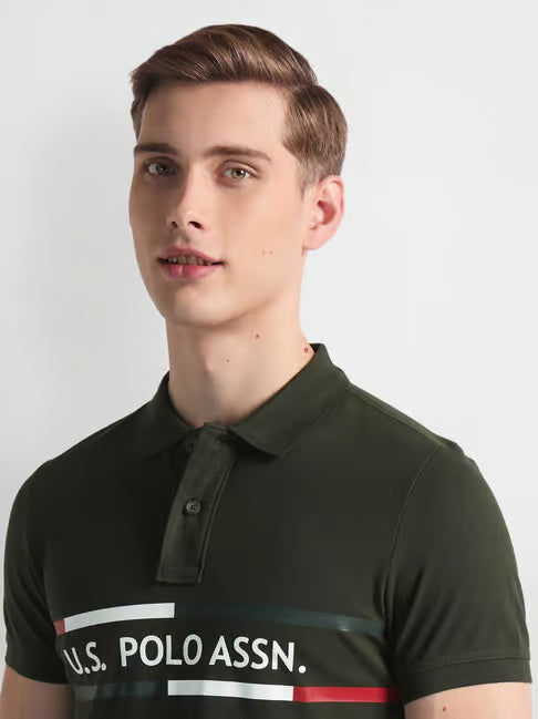 U.S. Polo Assn. Olive Cotton Slim Fit Printed Polo T-Shirt (यू.एस. पोलो ऑलिव्ह कॉटन स्लिम-फिट प्रिंटेड पोलो टी-शर्ट)