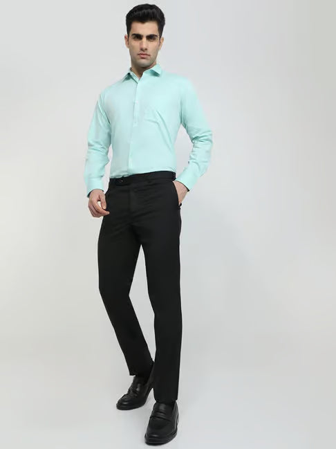 Raymond Black Solid Regular Fit Trousers (रेमंड सॉलिड रेग्युलर फिट ट्राउझर्स)