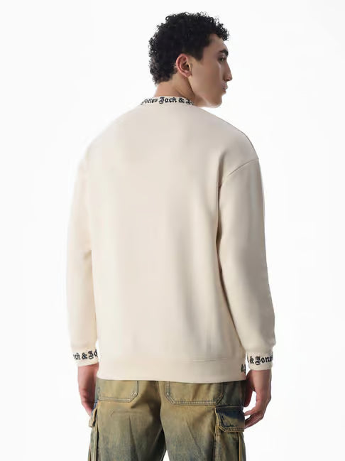 Jack & Jones Off White Oversized Sweatshirt (जॅक अँड जोन्स ऑफ-व्हाइट ओव्हरसाईज्ड स्वेटशर्ट)