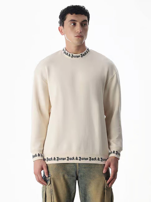 Jack & Jones Off White Oversized Sweatshirt (जॅक अँड जोन्स ऑफ-व्हाइट ओव्हरसाईज्ड स्वेटशर्ट)