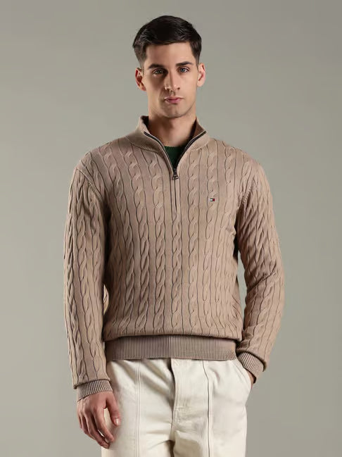 Tommy Hilfiger Beige Cotton Regular Fit Self Pattern Sweater (टॉमी हिलफिगर कॉटन रेग्युलर फिट सेल्फ पॅटर्न स्वेटर)