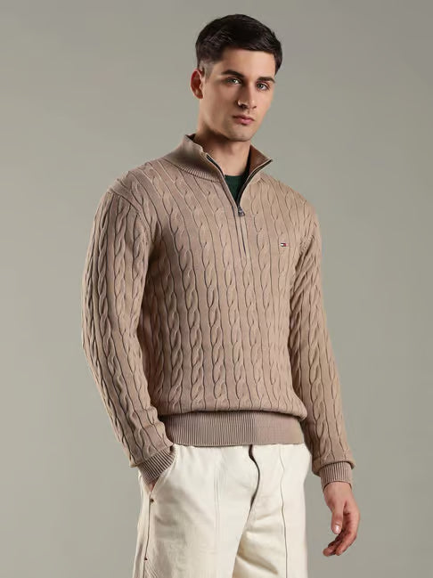 Tommy Hilfiger Beige Cotton Regular Fit Self Pattern Sweater (टॉमी हिलफिगर कॉटन रेग्युलर फिट सेल्फ पॅटर्न स्वेटर)