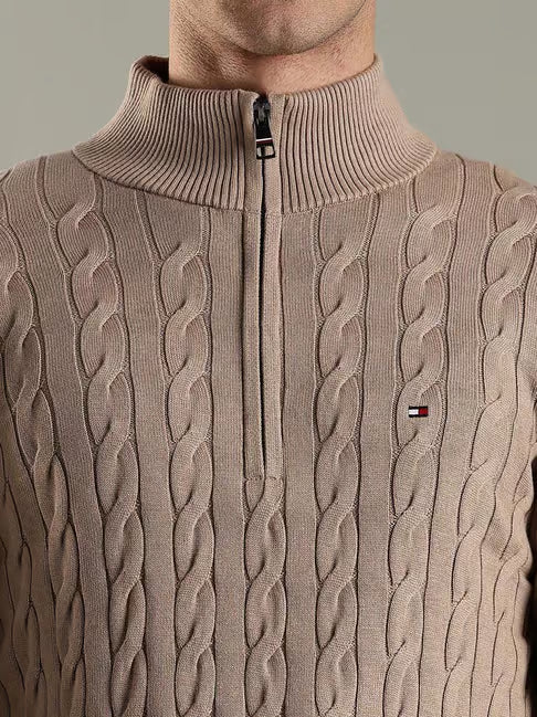 Tommy Hilfiger Beige Cotton Regular Fit Self Pattern Sweater (टॉमी हिलफिगर कॉटन रेग्युलर फिट सेल्फ पॅटर्न स्वेटर)