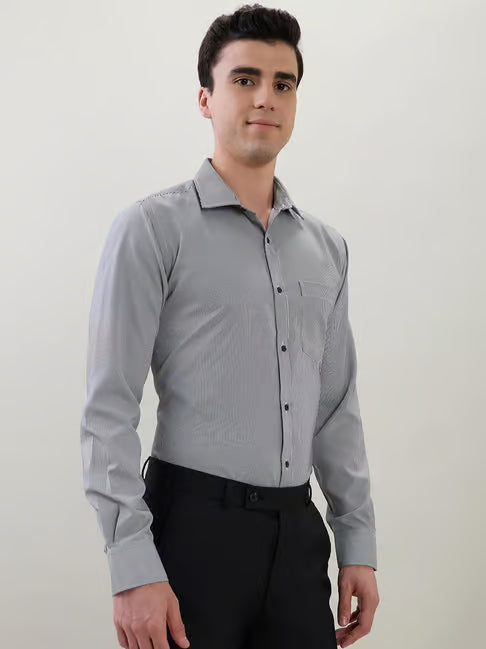 Park Avenue Slim Fit Striped Shirt (पार्क ॲव्हेन्यू स्लिम-फिट शर्ट)