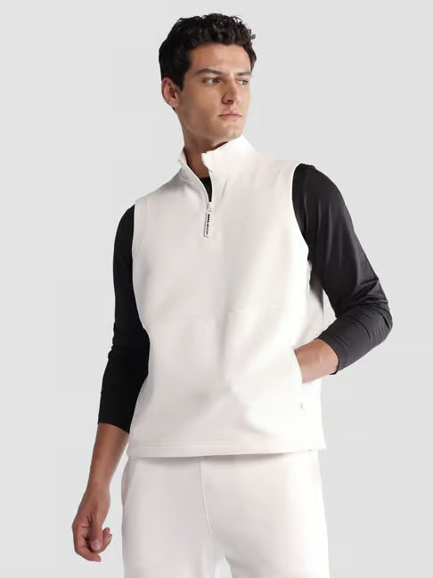 U.S. Polo Assn. White Regular Fit Solid Sleeveless Sweatshirt (यू.एस. पोलो रेग्युलर फिट सॉलिड स्लीव्हलेस स्वेटशर्ट)